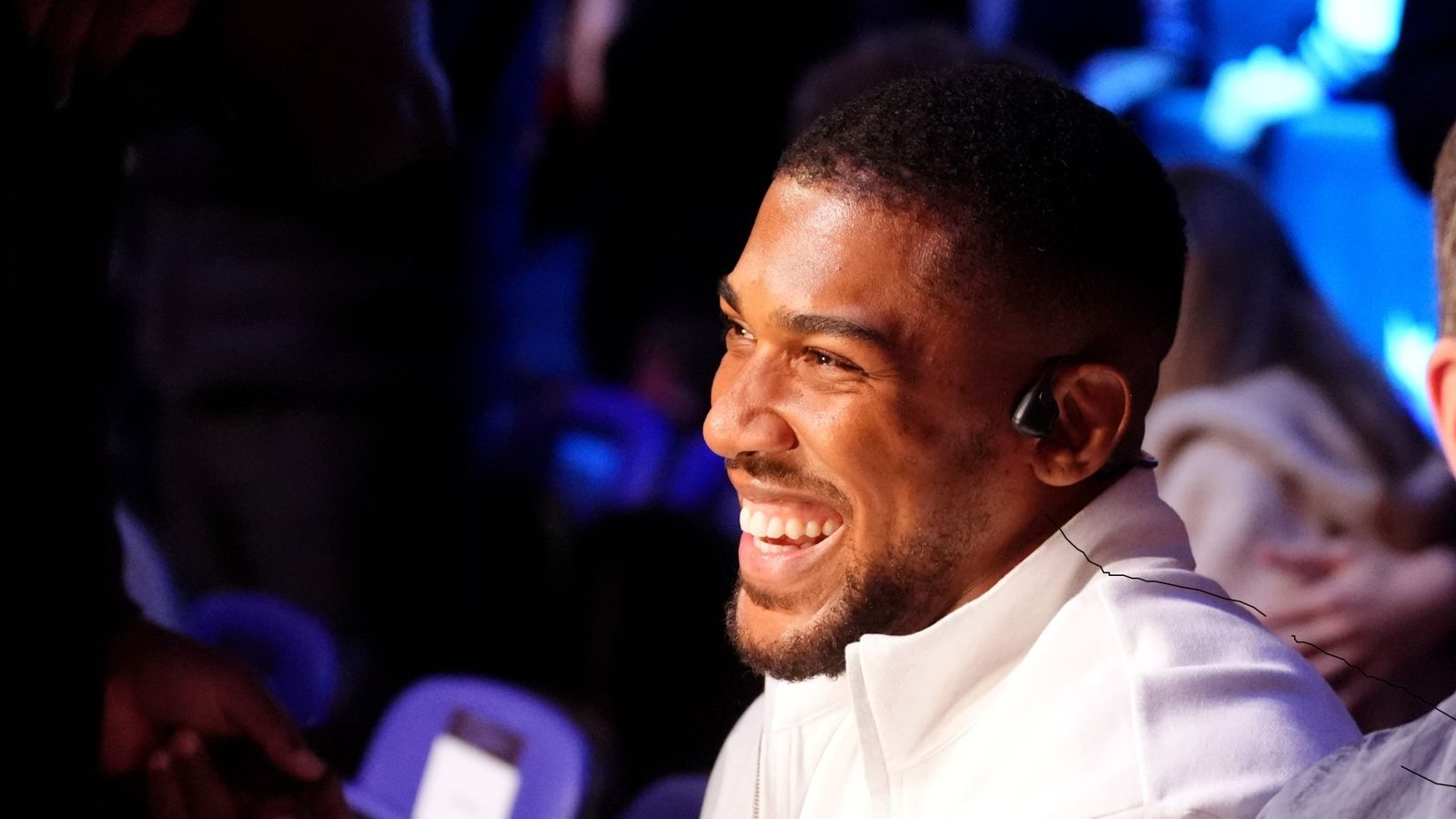 Anthony Joshua โผล่มาดูมวยคู่ Chisora vs Wilder: ชีวิตต้องมูฟออน!