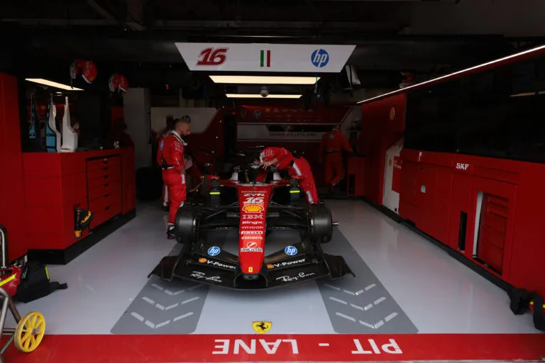 F1 ปี 2027 อาจสั้นลง? เมื่อน้ำมันไม่พอใช้จนเกือบต้องเข็นเข้าเส้นชัย!