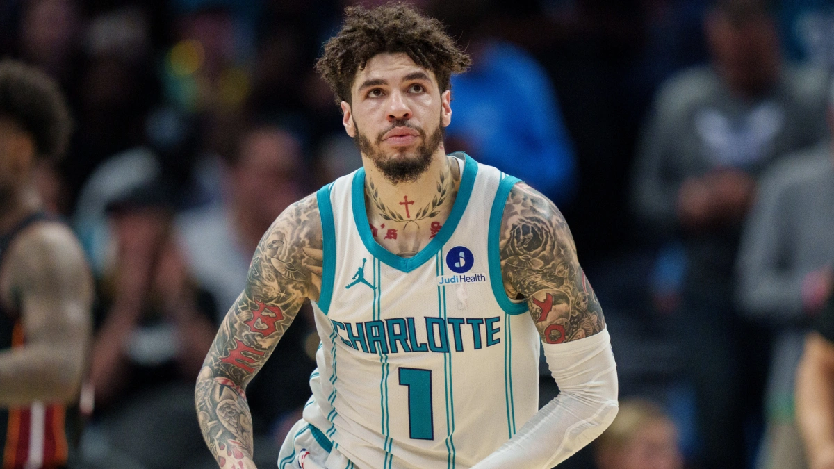 ดีลช็อกวงการ? Charlotte Hornets พร้อมรับข้อเสนอ 'ดุดัน' ปล่อยตัว LaMelo Ball พ้นทีม