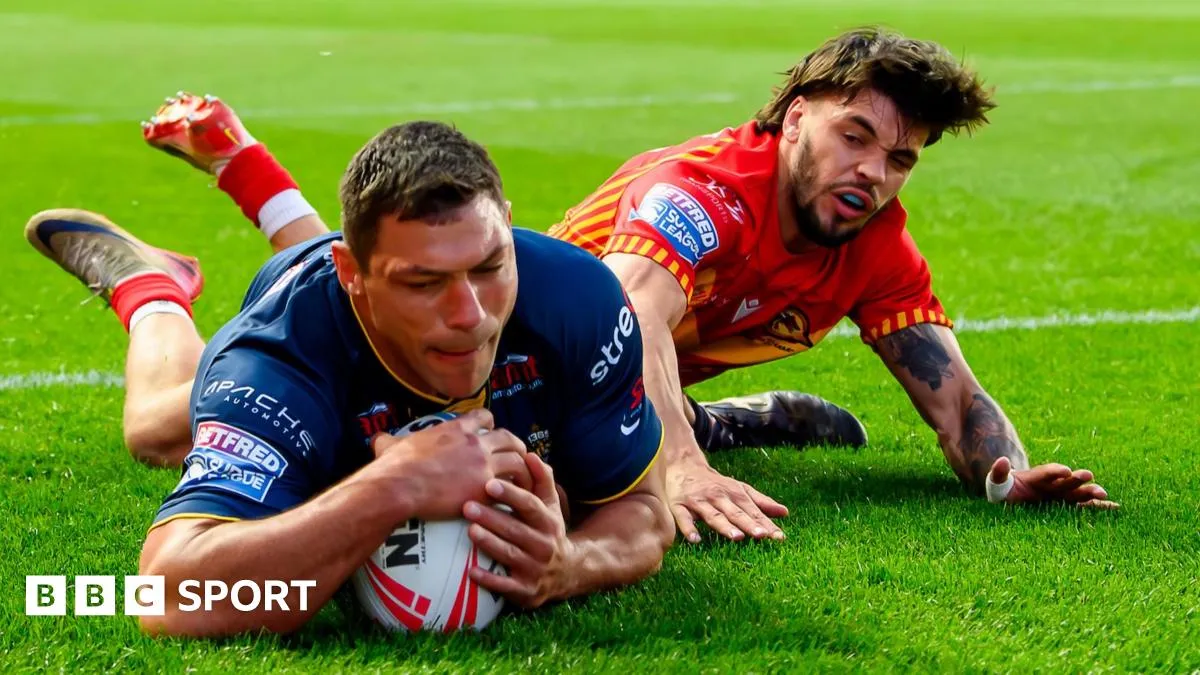 Leeds Rhinos ยังคงรักษาตำแหน่งจ่าฝูงอย่างเหนียวแน่น หลังเปิดรังถล่ม Catalans Dragons ด้วยการทำ 8 ทราย