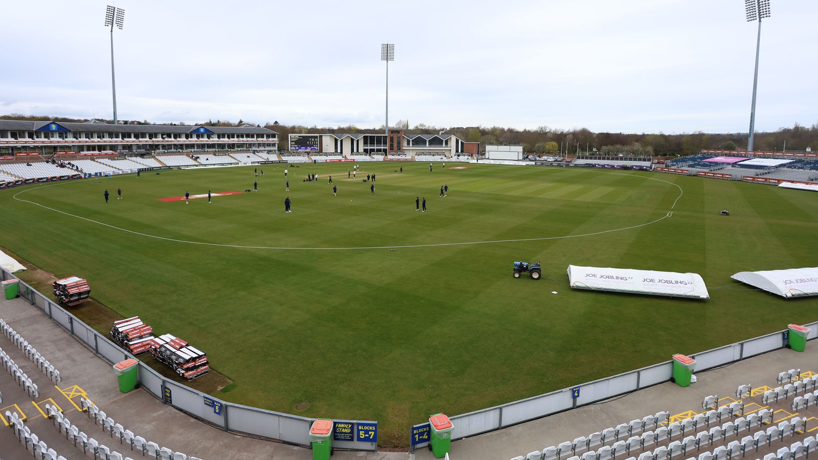 พายุ "เดฟ" บุกพังสนามคริกเก็ต Durham: นี่มัน County Championship หรือ Apocalypse?