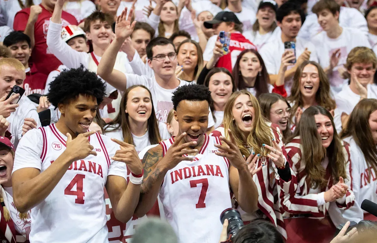กำแพงมนุษย์ที่ Simon Skjodt Assembly Hall: เมื่อ Indiana ยอมยกพื้นที่สังหารให้เหล่านักศึกษา