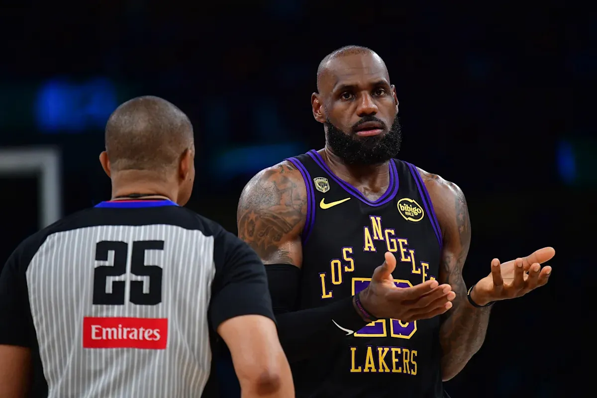 เงาในความมืด: Skip Bayless กับคำพยากรณ์สุดท้ายถึงอนาคตของ LeBron James ในคราบ Lakers