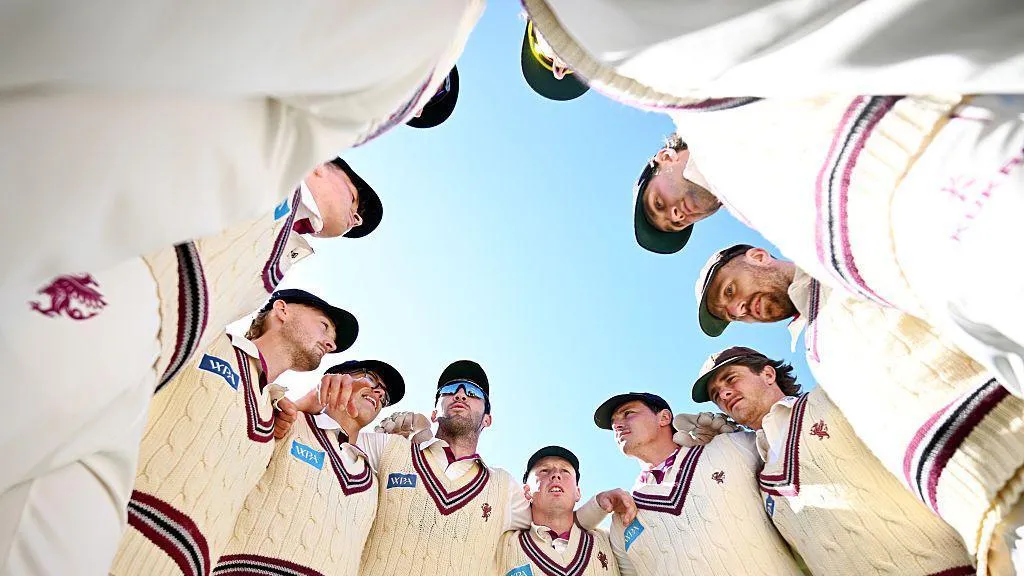 County Championship: รอยร้าวในโครงสร้างของ Yorkshire ขณะที่ Bears คืบคลานสู่ชัยชนะ; Kent เผชิญโจทย์ 261 แต้มเพื่อสยบ Glos