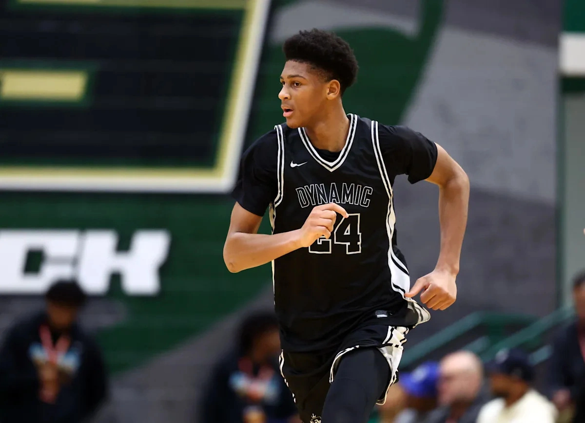 การวิเคราะห์ความเสี่ยงเชิงกลยุทธ์: Mark Pope และคณะกรรมการบริหาร Kentucky Wildcat กับการประเมินมูลค่า Marcus Spears Jr. ในฐานะสินทรัพย์ระยะยาว