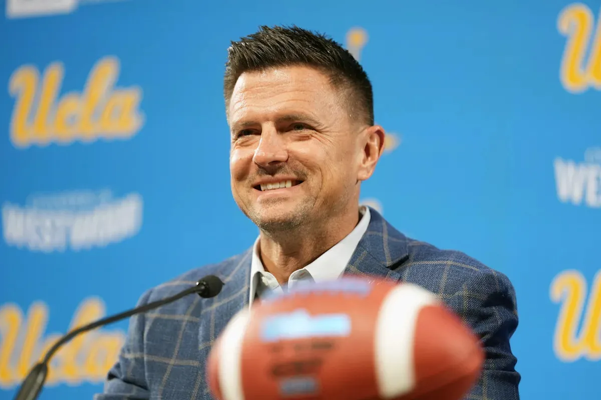 Bob Chesney รู้ดีว่าเส้นทางกู้ซาก UCLA ไม่ได้โรยด้วยกลีบกุหลาบ (แถมมีช่วงง่วงนอนบ้างเป็นธรรมดา)