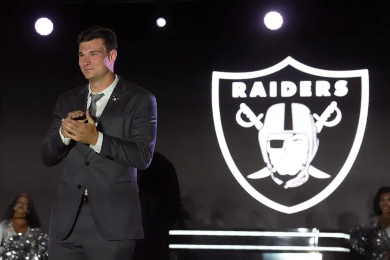 นาฏกรรมแห่งกลศาสตร์: บทสรุปมหากาพย์การคัดเลือกตัวผู้เล่น NFL Draft 2026
