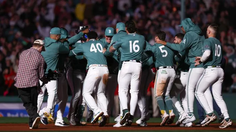 อาภรณ์มรกตแห่ง Fenway Park: เมื่อ Boston Red Sox สวมชุดสีเขียวเพื่ออัญเชิญปาฏิหาริย์นาทีสุดท้าย
