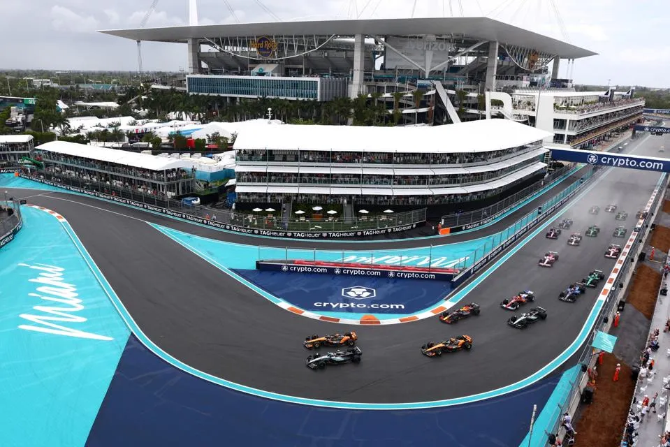 โศกนาฏกรรมแห่งความเร็วเหนือน่านน้ำไมอามี: บทโหมโรงสู่ Miami Grand Prix และวิถีแห่งการรับชม
