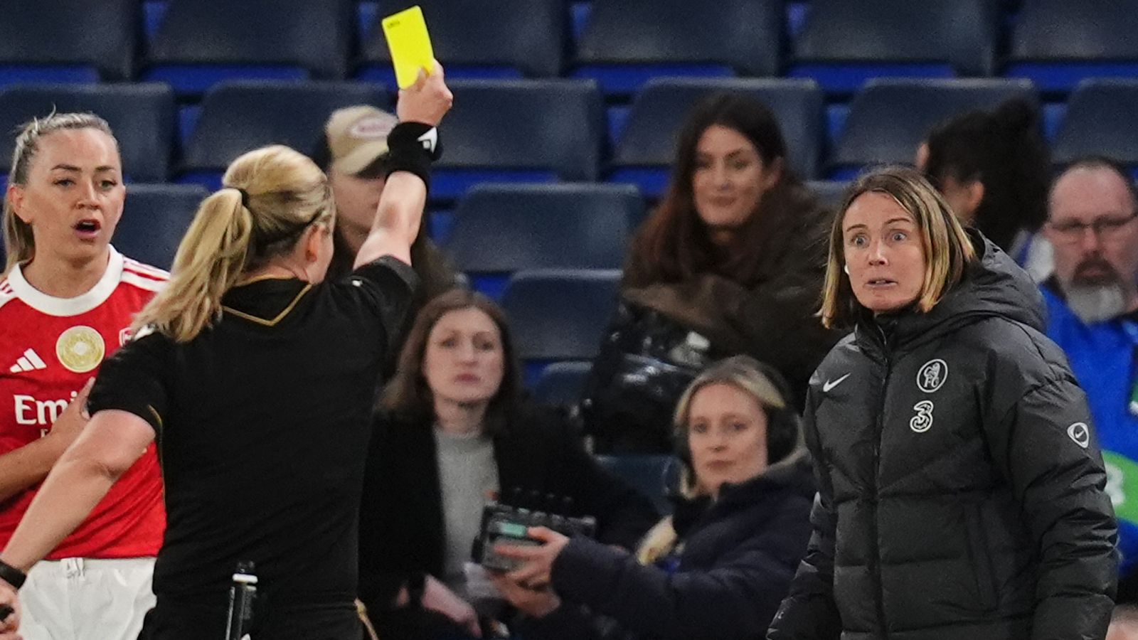 UEFA หนุนหลังเปา! โซเนีย บอมปาสเตอร์ โวย VAR ช็อตดึงผม