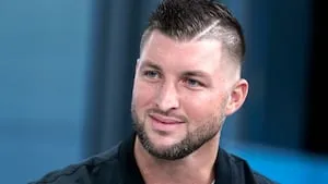 วีรบุรุษผู้จากไป: Tim Tebow กล่าวอำลา Robert พ่อผู้เป็นเข็มทิศแห่งศรัทธา