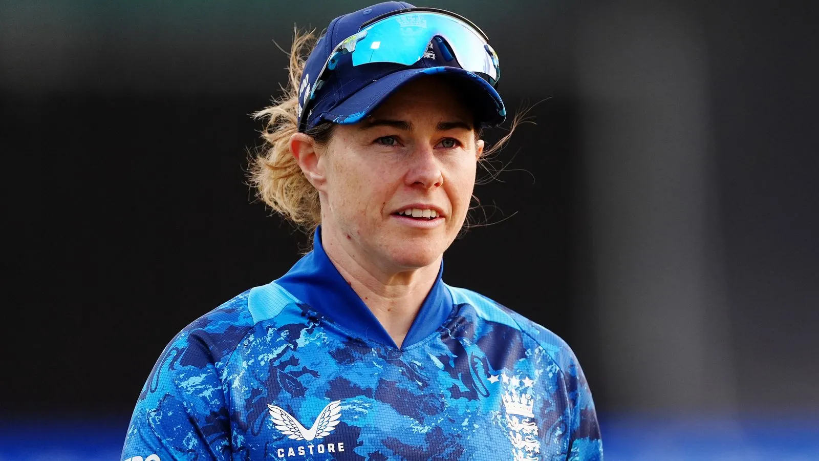รอยร้าวในโครงสร้าง: Charlotte Edwards กับการตัดชื่อ Tammy Beaumont ท่ามกลางการผุกร่อนของกาลเวลา