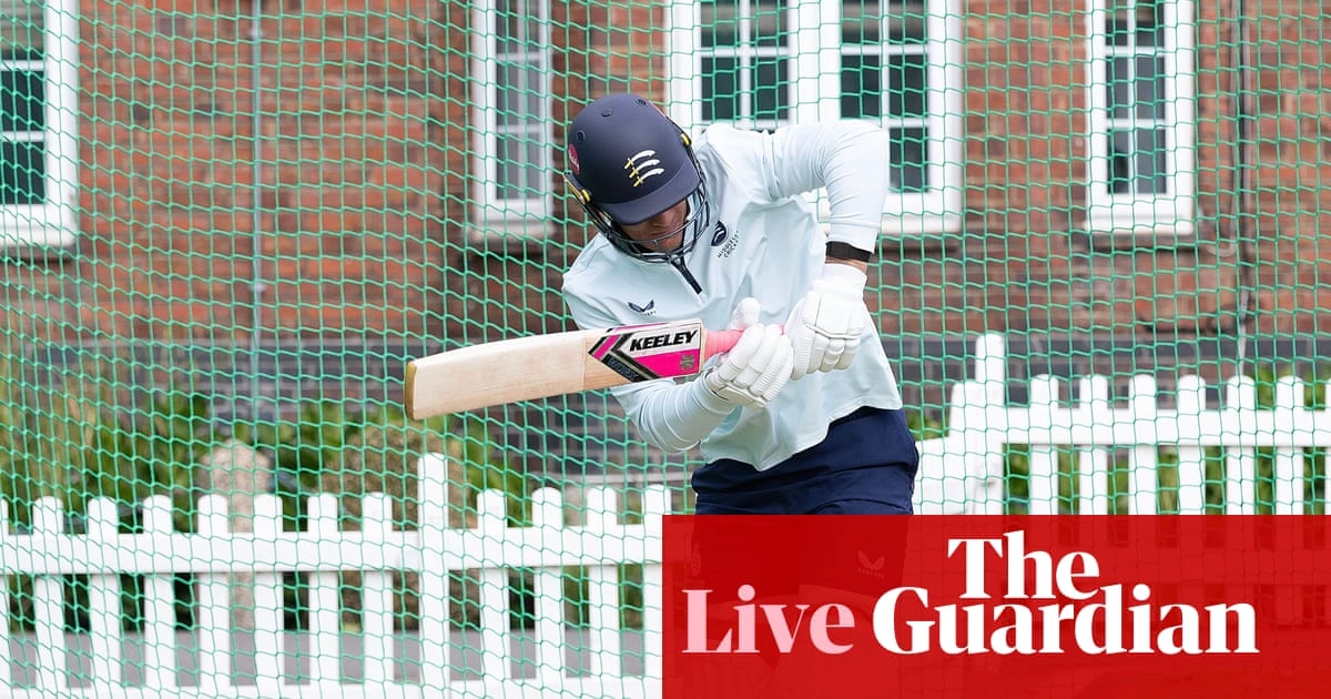มหากาพย์บทใหม่บนผืนหญ้า: เมื่อยักษ์ชนยักษ์ในสมรภูมิ County Cricket วันที่หนึ่ง