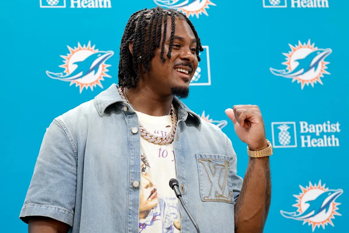 Malik Willis กับลูกขว้างเจ้าปัญหา: เมื่อควอเตอร์แบ็ก Dolphins เสียอาการบนเนินดิน Marlins