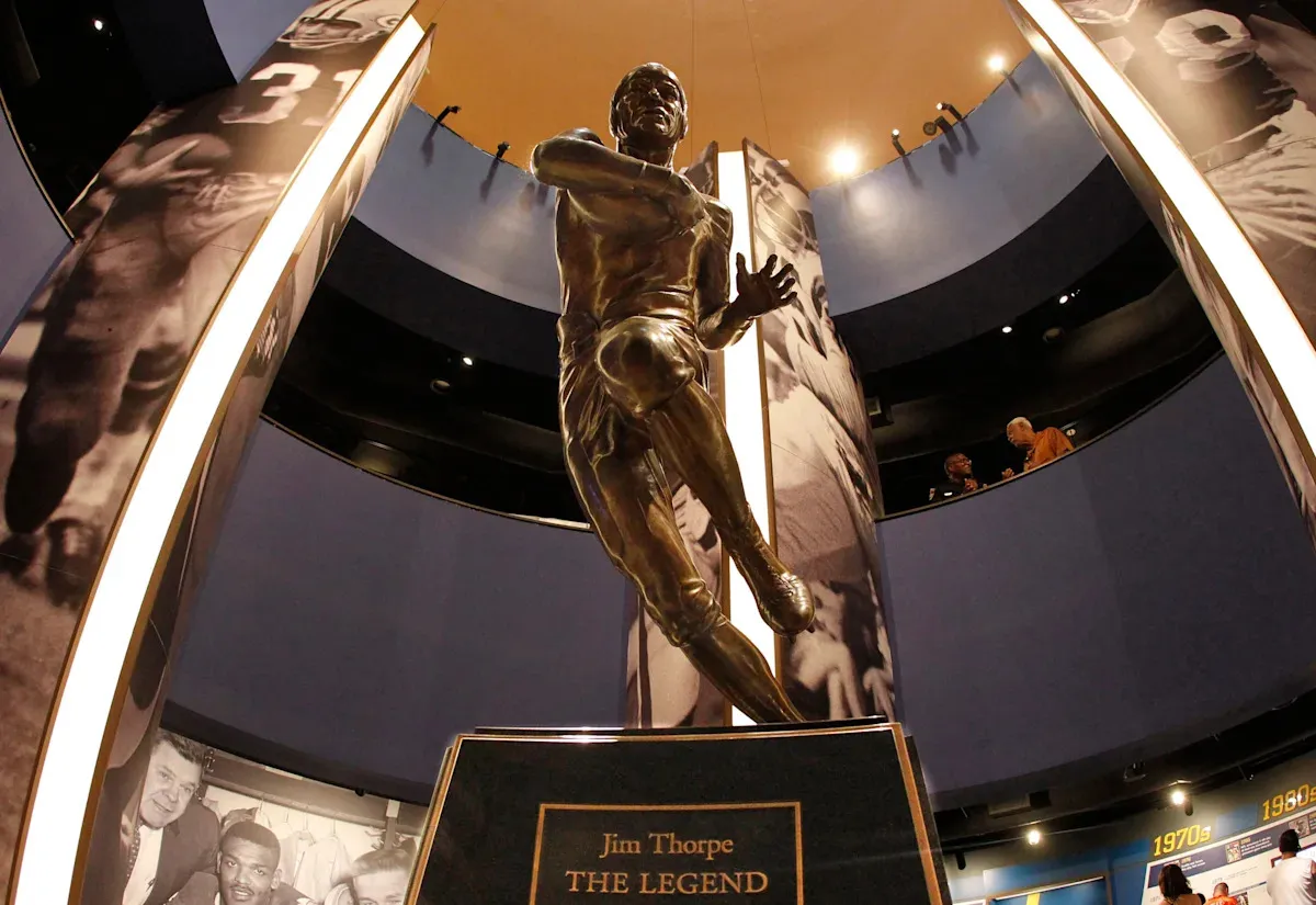 Kansas City Chiefs ร่วมรดน้ำพรวนดินมรดกของ Jim Thorpe ผ่านกิจกรรมบ่มเพาะเมล็ดพันธุ์เยาวชนประจำปี