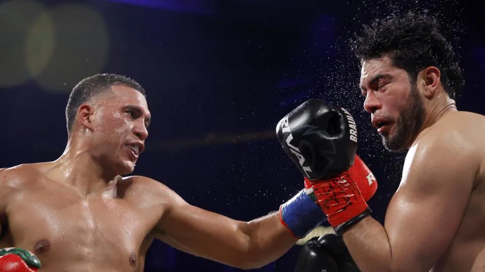 พายุหมัดจากฟีนิกซ์: David Benavidez ขยี้ร่าง Gilberto Ramirez เถลิงบัลลังก์ Cruiserweight