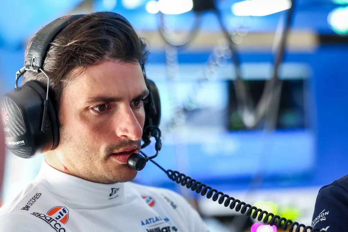 Carlos Sainz ยิ้มออก! เห็นแสงสว่างที่ปลายอุโมงค์ Williams แม้จะออกสตาร์ทปี 2026 แบบทุลักทุเล