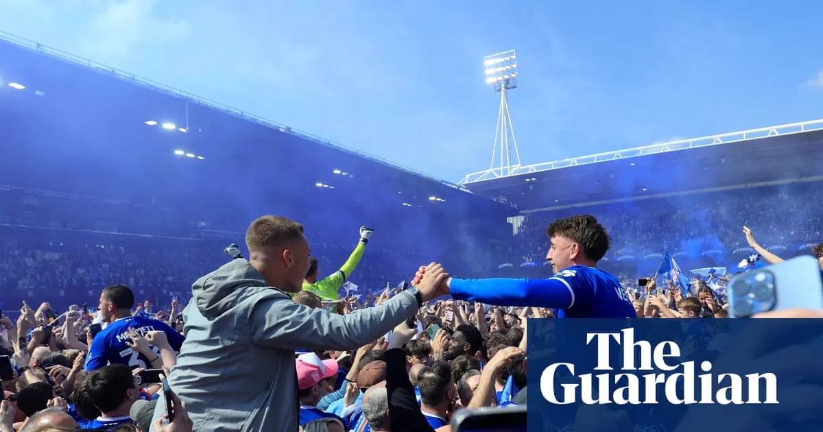 อาภรณ์แห่งชัยชนะ: Ipswich ทะยานคืนสู่ Premier League อย่างสง่างามหลังสยบ QPR ราบคาบ
