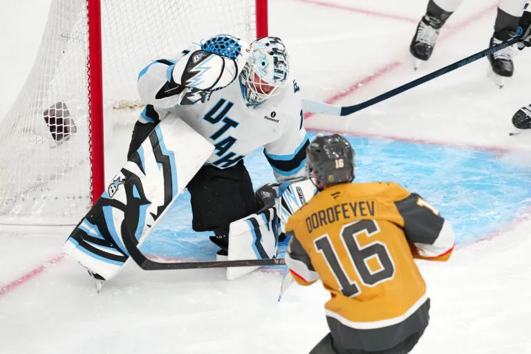 นาฏกรรมบนผืนน้ำแข็ง: เมื่อ Golden Knights เตรียมปิดฉาก Mammoth ในสมรภูมิที่ Delta Center