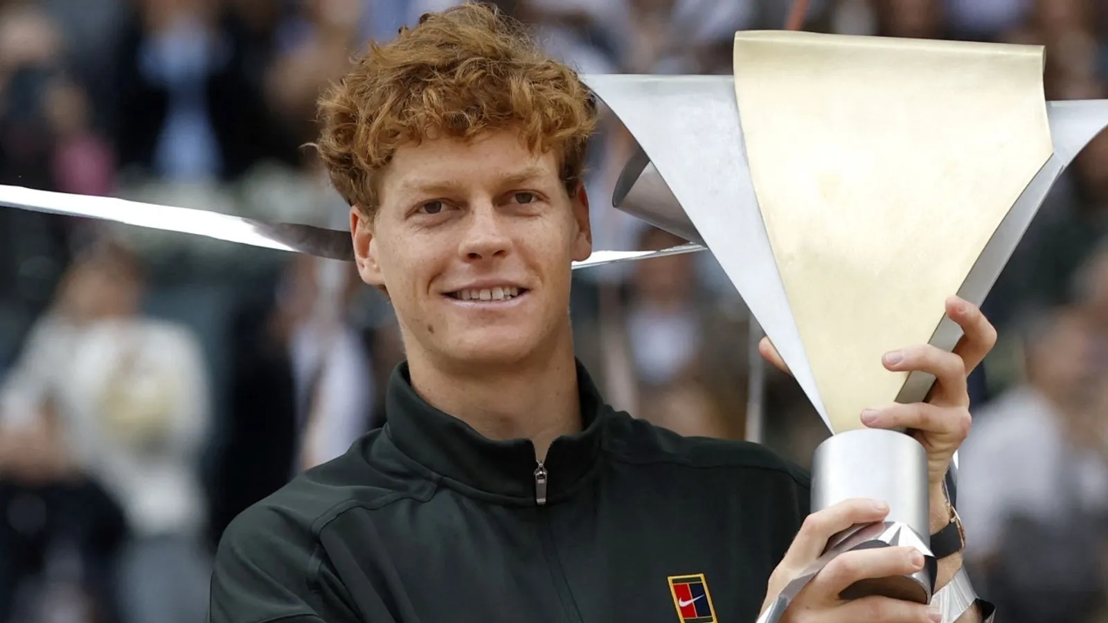 พายุสีชาดถล่มมาดริด: Jannik Sinner บดขยี้ Alexander Zverev จนแหลกสลาย คว้าแชมป์ Masters 1000 รายการที่ 5 ติดต่อกัน