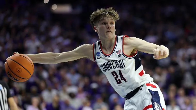 เดิมพันด้วยหัวใจ: เมื่อ Braylon Mullins ปฏิเสธแสงสี NBA เพื่อบ่มเพาะจิตวิญญาณในรั้ว UConn ต่ออีกปี