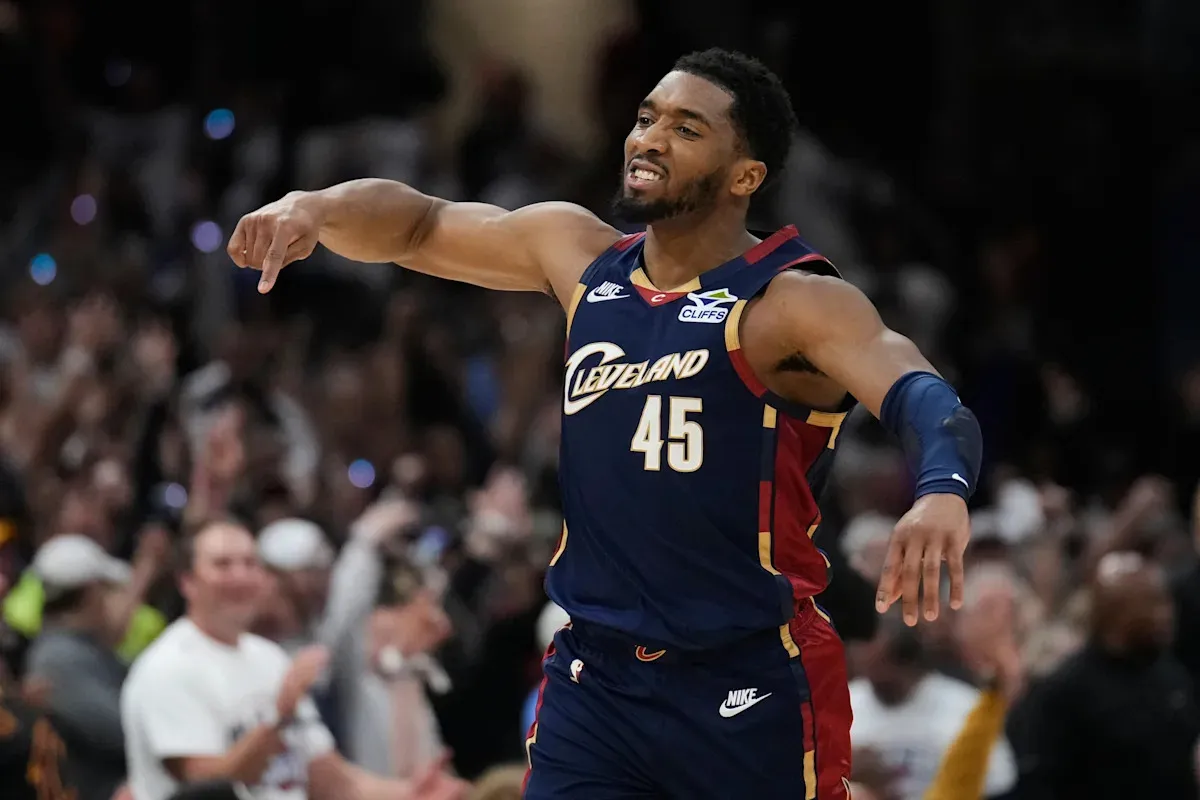 จากนรกสู่สวรรค์: Donovan Mitchell ระเบิดฟอร์ม 39 แต้มครึ่งหลัง ทุบสถิติพา Cavs พลิกนรก Game 4