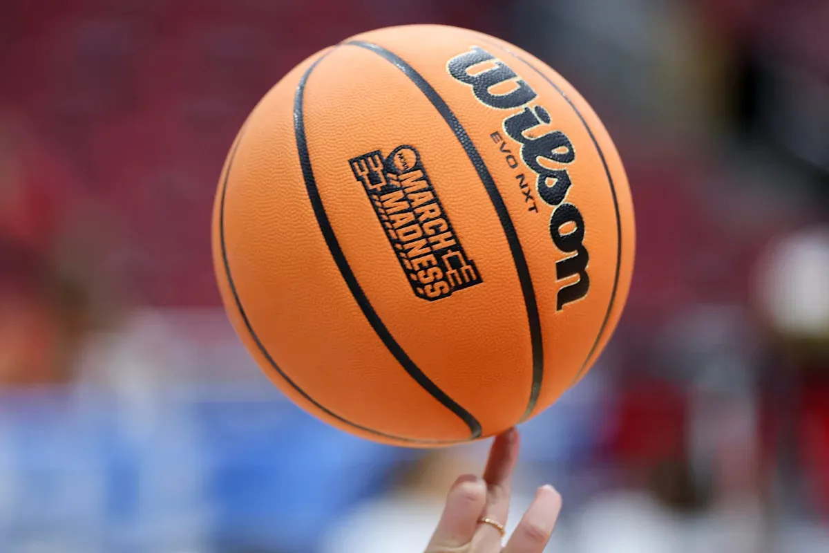 การวิเคราะห์ความเสี่ยงเชิงโครงสร้าง: เมื่อ NCAA Tournament ขยายตัวสู่ 76 ทีม และภาระผูกพันที่เลี่ยงไม่ได้ของ Iowa