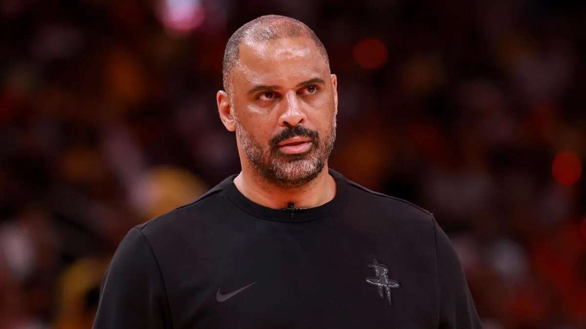 เสียงคำรามจากเงามืด: Ime Udoka สับแหลก Rockets หลังพ่าย Lakers 'เลิกทำตัวเป็นเด็กได้แล้ว'