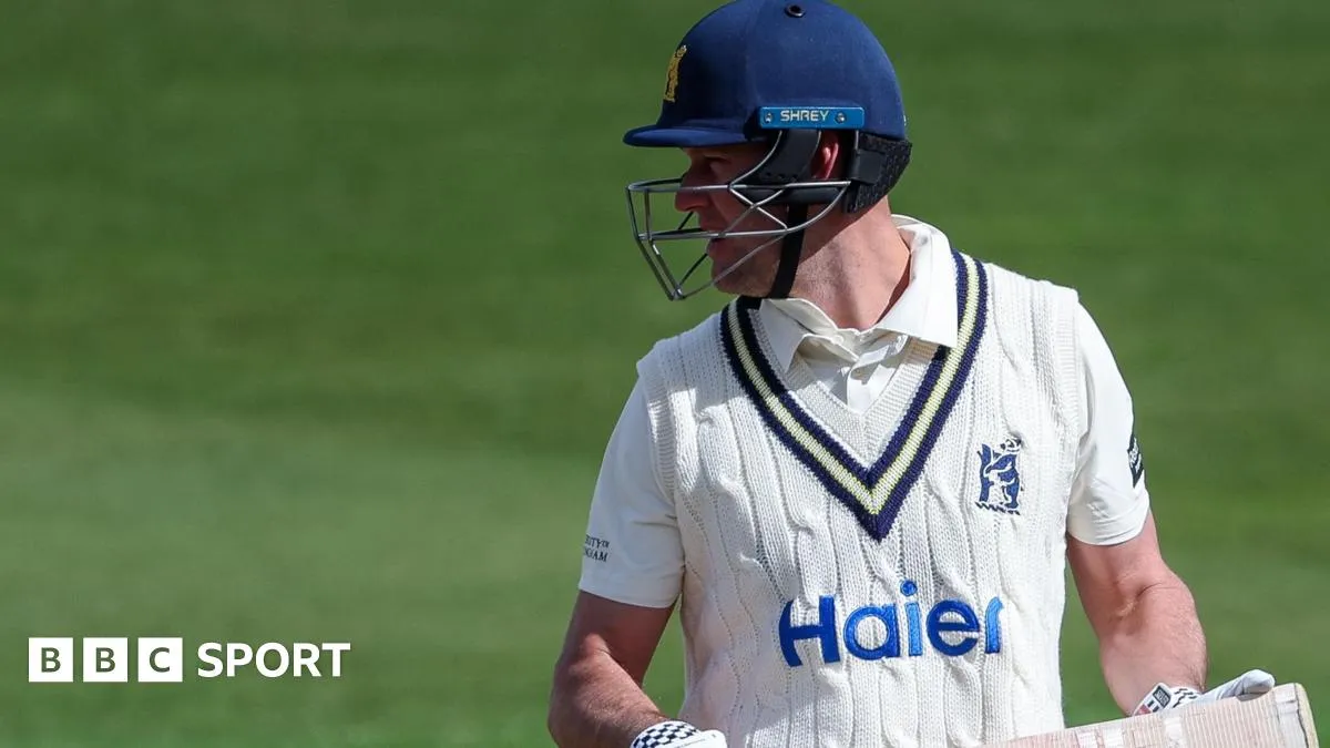 มหากาพย์แห่ง Edgbaston: Warwickshire กุมบังเหียนเหนือ Surrey ในศึกที่เดิมพันด้วยหยาดเหงื่อและศักดิ์ศรี