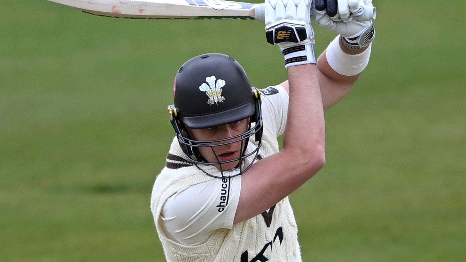 Jamie Smith คืนฟอร์ม! Surrey รอดตายเสมอ Warwickshire