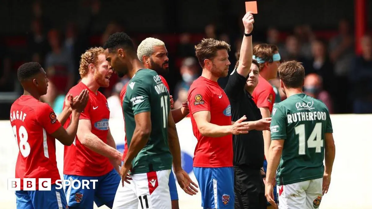 หยาดน้ำตาบนพรมแดง: เมื่อบทตอนจบของ Wrexham ไม่ได้ถูกเขียนด้วยปลายนิ้วของฮอลลีวูด