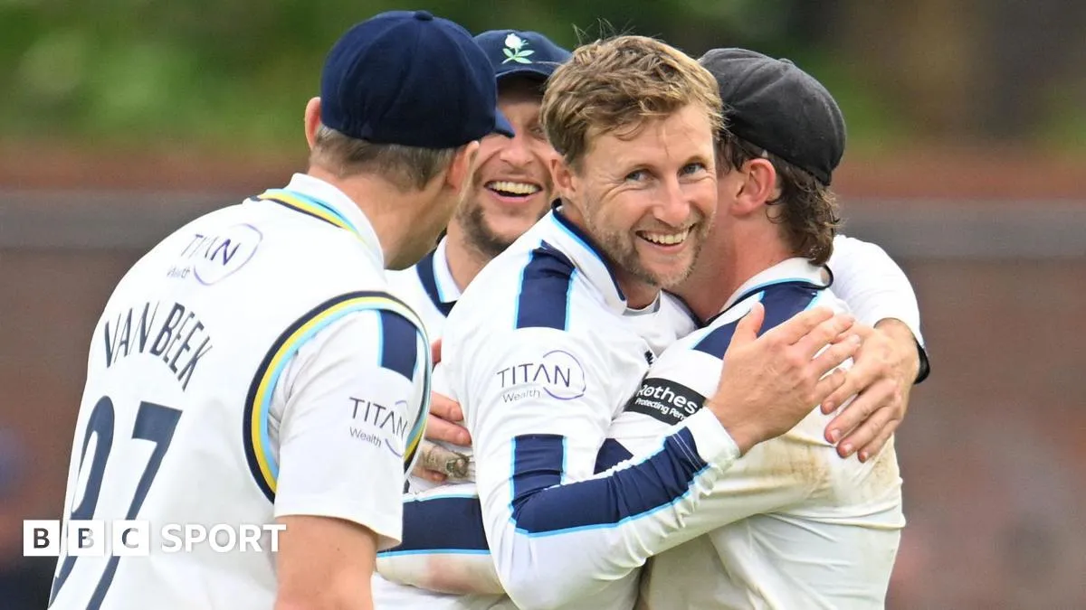 ความเสื่อมสลายที่ Cooper Associates County Ground: เมื่อ Joe Root กลายเป็นพยานแห่งการพังทลายของ Somerset
