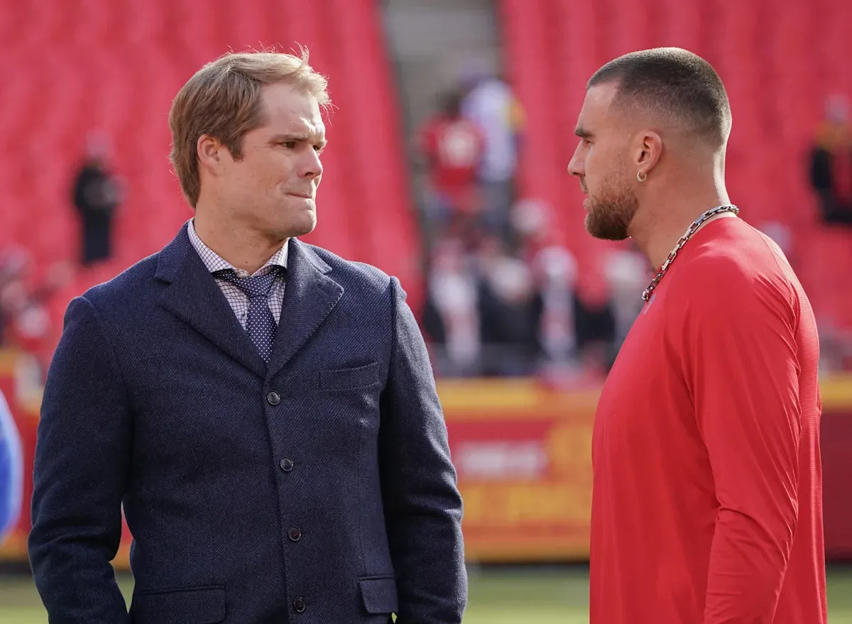 Greg Olsen กับเงาของ Travis Kelce: เมื่อตำนานยังไม่ยอมทิ้งสนามหญ้าและคราบเลือด