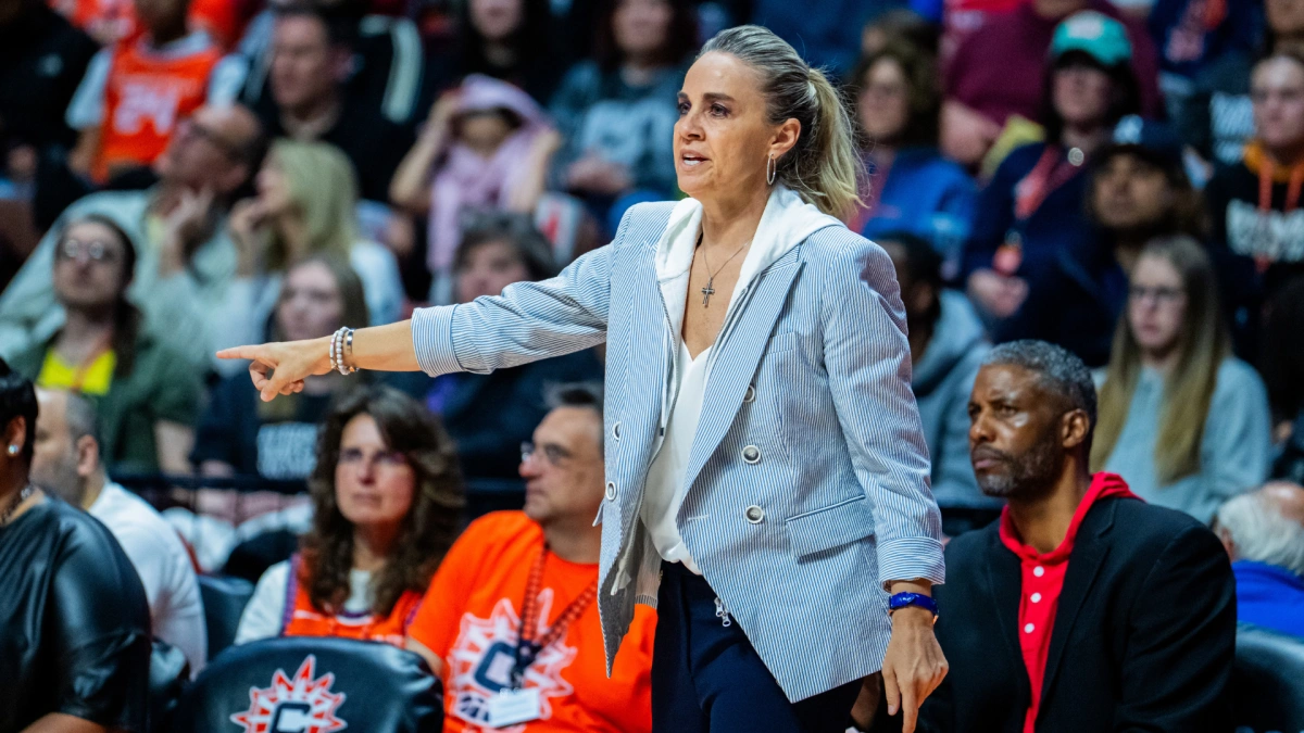 Becky Hammon วิจารณ์ผู้ตัดสิน WNBA หลังเกม Las Vegas Aces พ่าย Dallas Wings