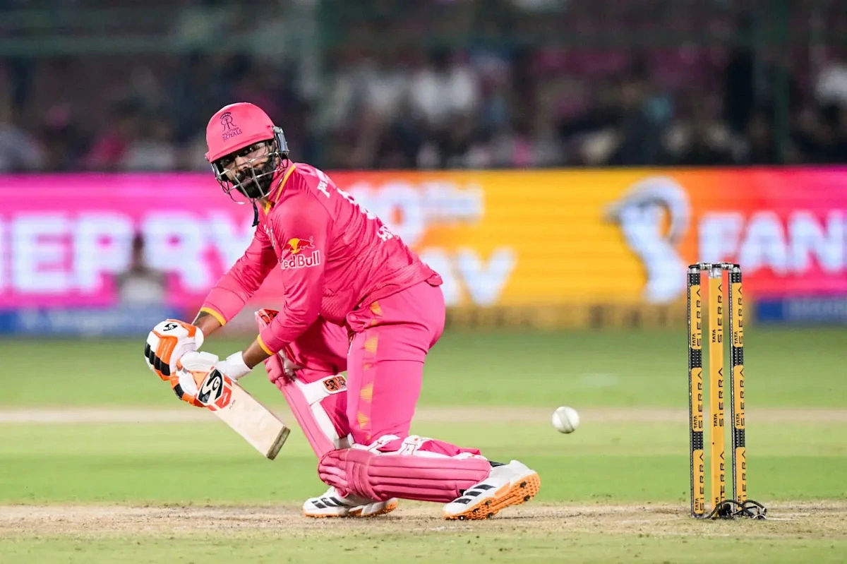 IPL 2026: Ravindra Jadeja จะคัมแบ็กกู้ชีพ RR ในศึกชี้ชะตากับ LSG วันนี้หรือไม่? พักเข่าพอเป็นพิธี หรือมีดีลลับ!