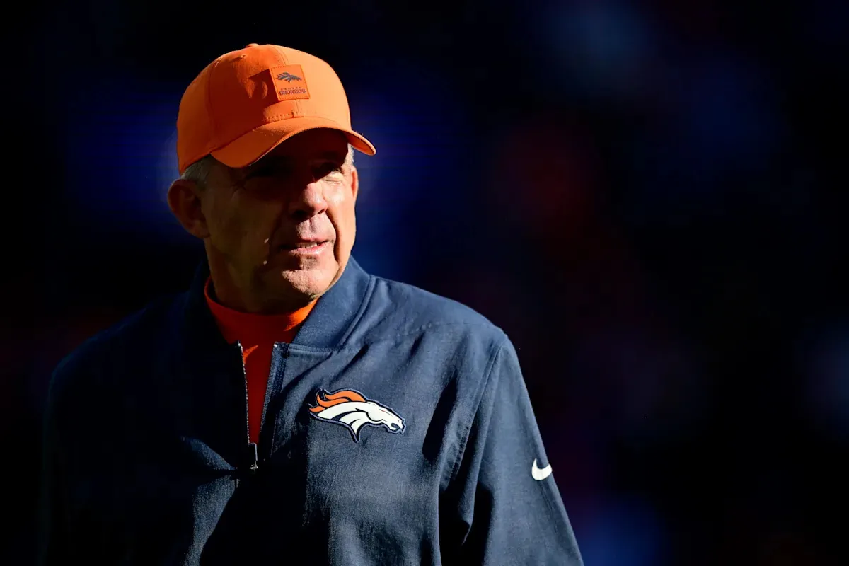 เศษซากที่เหลือทิ้ง: บันทึกการไล่ล่าแข้งนอกคอกของ Denver Broncos