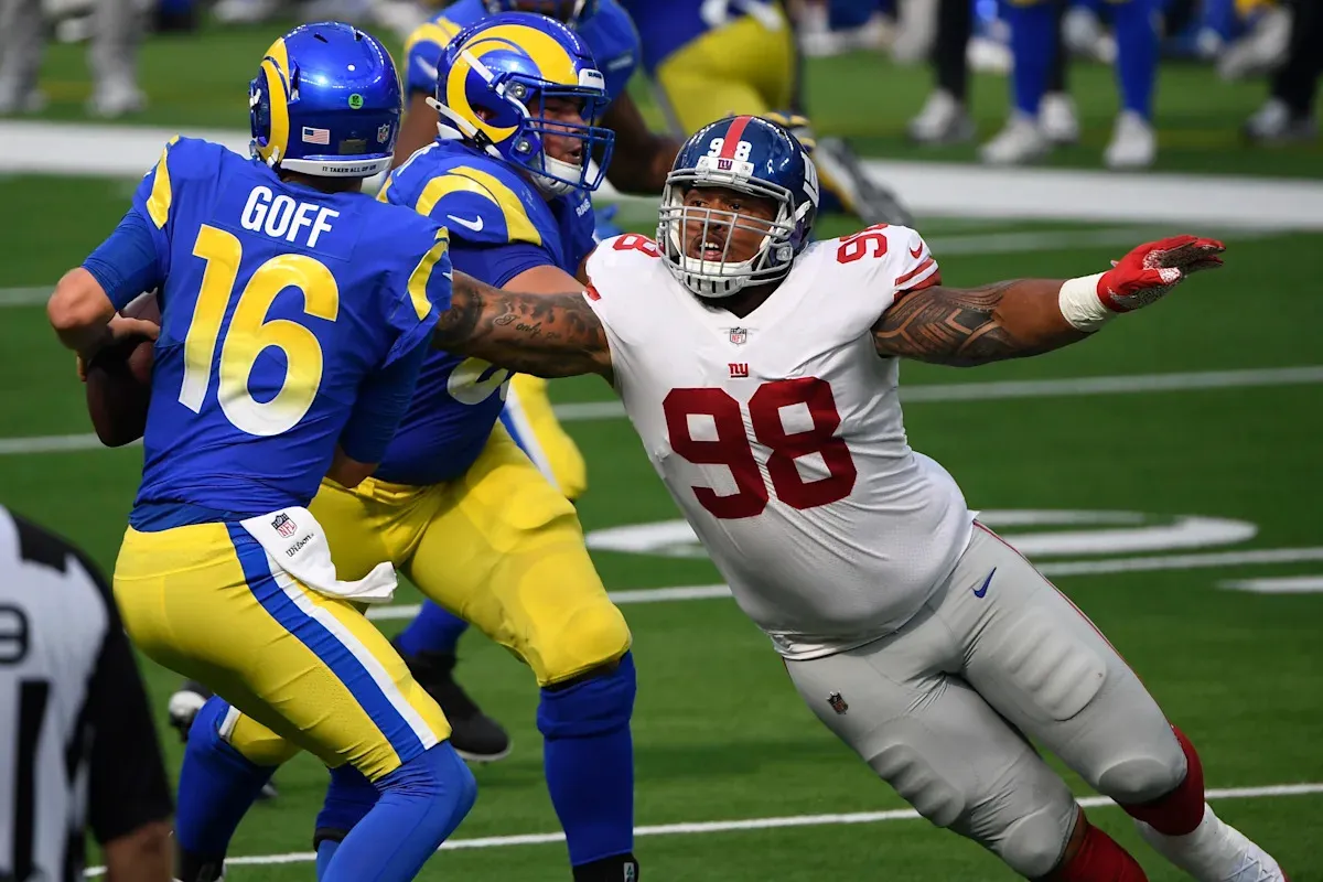สถาปัตยกรรมแนวรับที่ขาดหาย: New York Giants กับการหวนคืนสู่รากเหง้าในดีลของ Austin Johnson