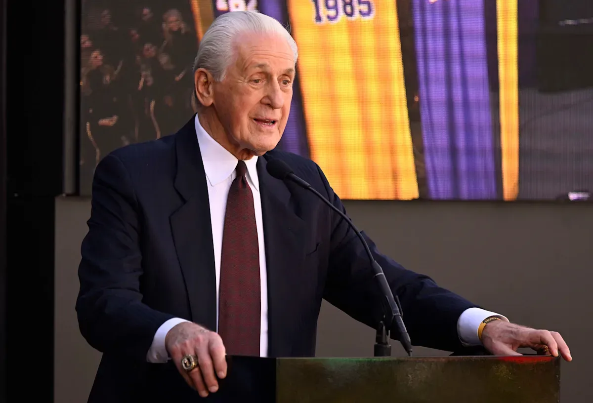 Pat Riley ปฏิเสธการยุติภาระงานบริหาร แม้ Miami Heat จะเผชิญกับภาวะประสิทธิภาพถดถอยเชิงโครงสร้าง