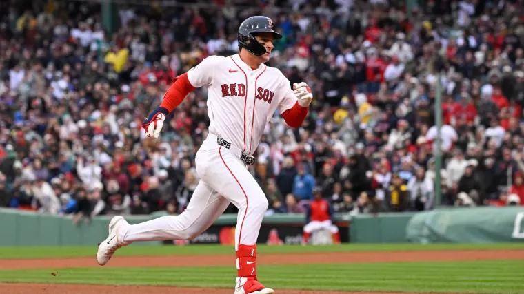 สงครามคลาสสิกใต้แสงไฟที่ Fenway: วิธีรับชม Red Sox ปะทะ Yankees คืนนี้