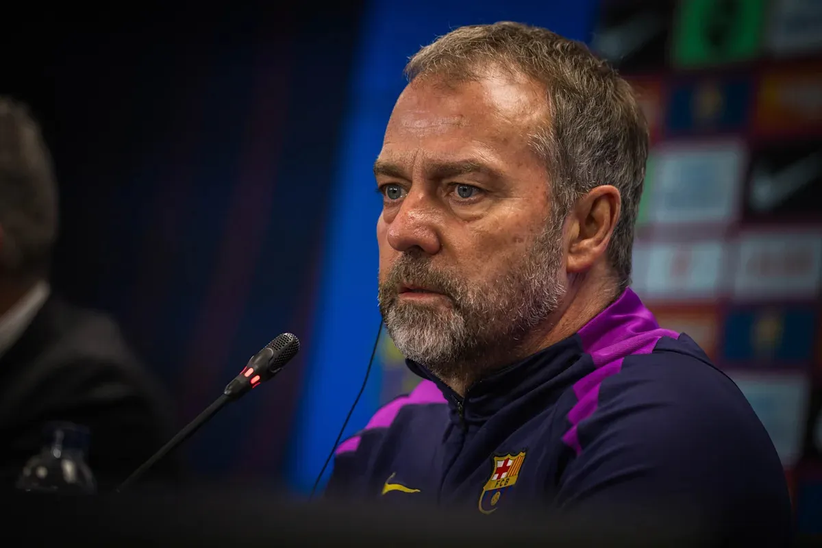 เงาในตลาดซื้อขาย: Hansi Flick กับคำเตือนถึงความผิดพลาดที่ห้ามเกิดขึ้นใน Barcelona