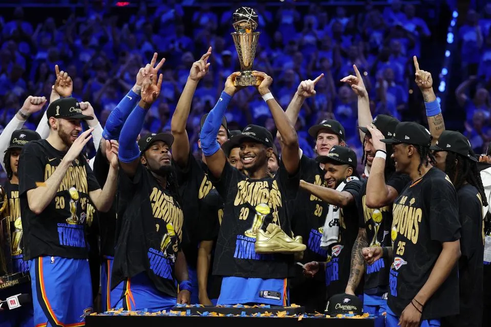 ทำไม Oklahoma City Thunder ถึงมี 'สูตรลับ' ครบเครื่องพอที่จะเถลิงบัลลังก์ NBA Champions อีกสมัย