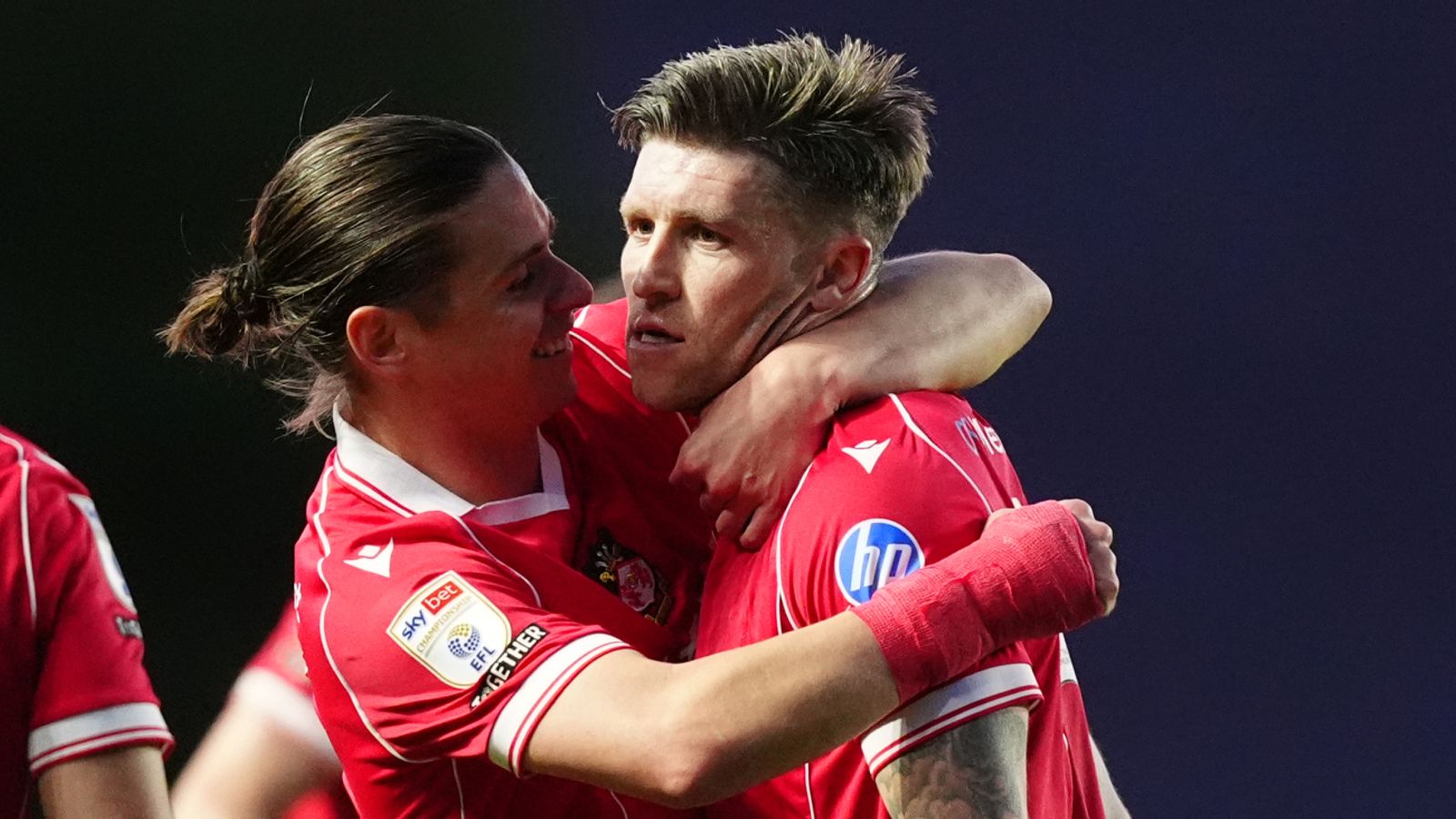 Wrexham ฝันไกลไปถึงดวงจันทร์! บุกตบ Oxford United คาบ้าน ขยับขึ้นโซนเพลย์ออฟแบบหล่อๆ