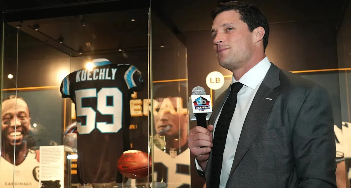 เงาในห้องส่ง: CBS กับการไล่ล่า Luke Kuechly สู่รายการ The NFL Today