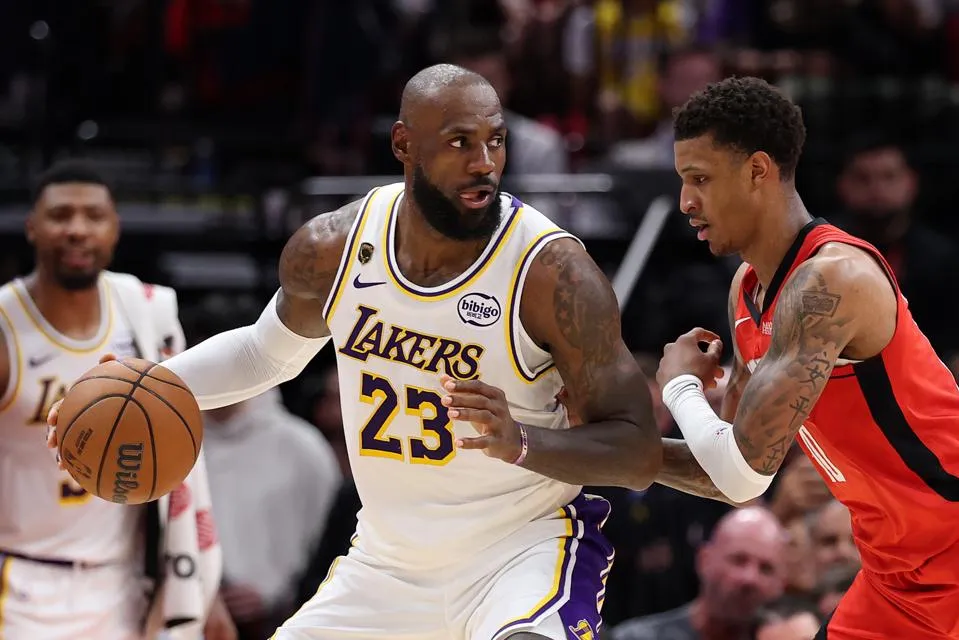 Lakers รอดตายจาก Rockets: ชัยชนะที่อาบไปด้วยกลิ่นคาวเลือด และลางร้ายก่อนเผชิญหน้า Thunder