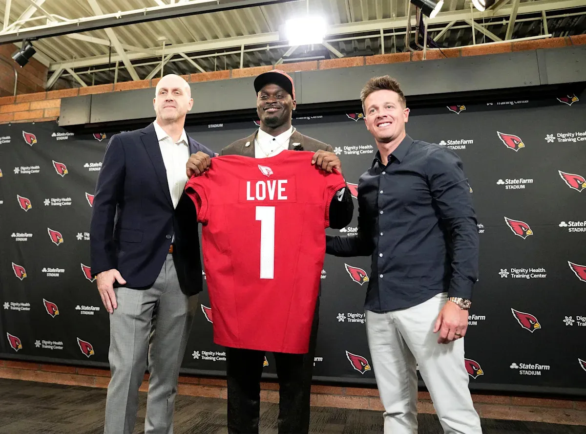 สถาปัตยกรรมแห่งมวลสาร: Mike Jeffrey LaFleur กับการจัดวางขุมกำลัง Running Back ที่ล้นทะลักใน Arizona Cardinals