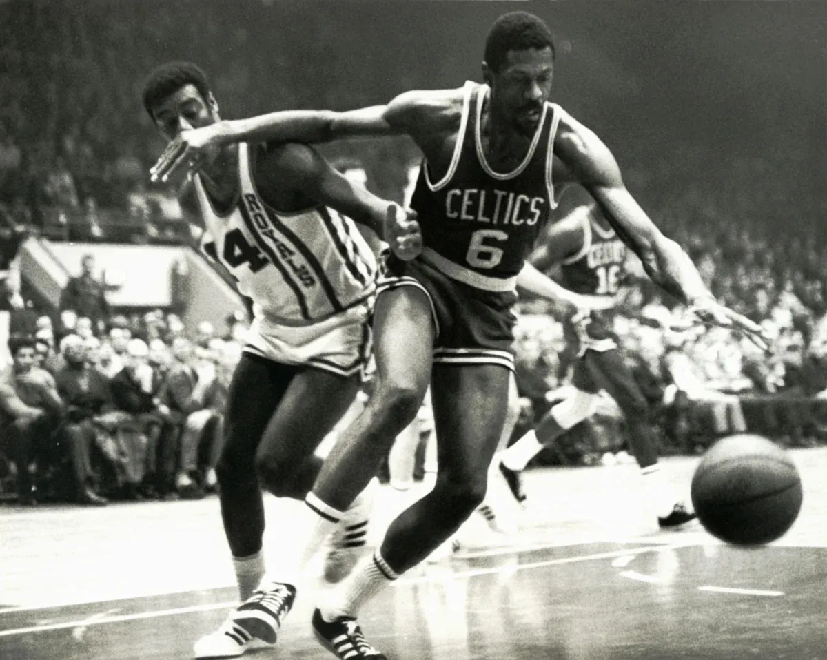 บันทึกสีเลือดและหยาดเหงื่อ: เมื่อ Isaiah Thomas ทะลวง 53 แต้ม และตำนานบทสุดท้ายของ Bill Russell