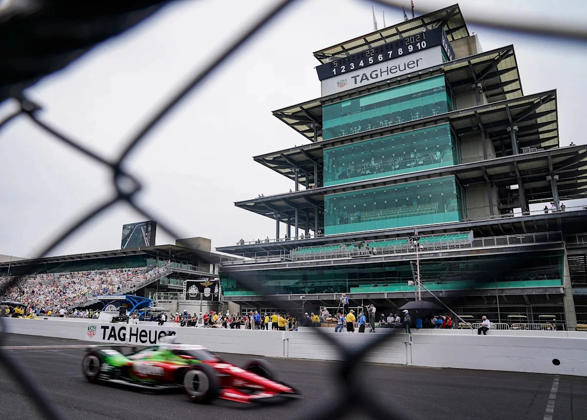 มหาวิหารแห่งความเร็ว: เมื่ออาณาจักร Indianapolis Motor Speedway ปฏิเสธกฎเกณฑ์แห่งมิติและเวลา