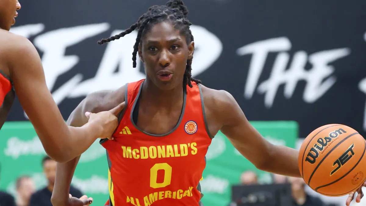 ดีลซ้อนแผน: Oliviyah Edwards ทิ้งเงาอดีตที่ Tennessee มุ่งหน้าสู่รัง South Carolina
