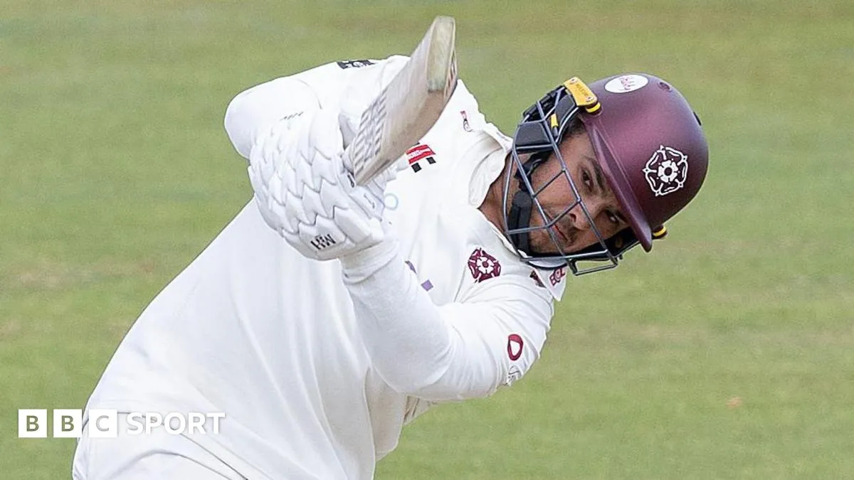 ความเสื่อมสลายของโครงสร้างที่ Canterbury: เมื่อสามขุนพล Northants บดขยี้แนวรับ Kent จนเป็นจุณ