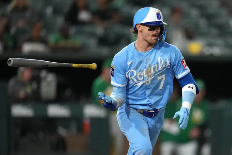 เสียงคำรามใต้แสงไฟสีนีออน: วิธีรับชม Royals ปะทะ Mariners ในคืนที่ไร้ความปรานี
